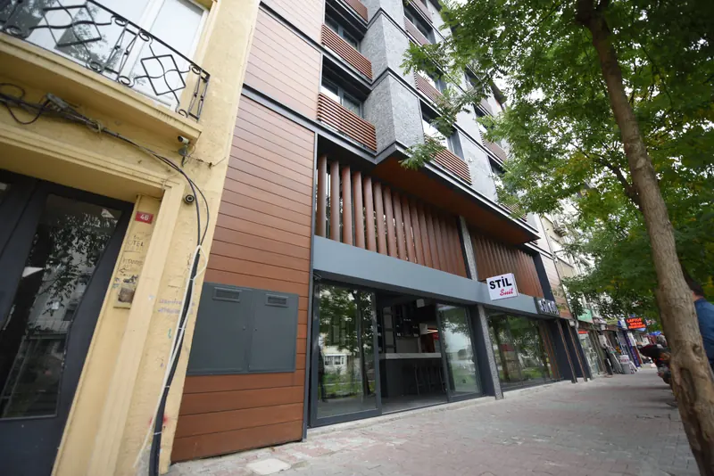 Stil Suit binasının dış cephesi ve sokak girişi, Bakırköy